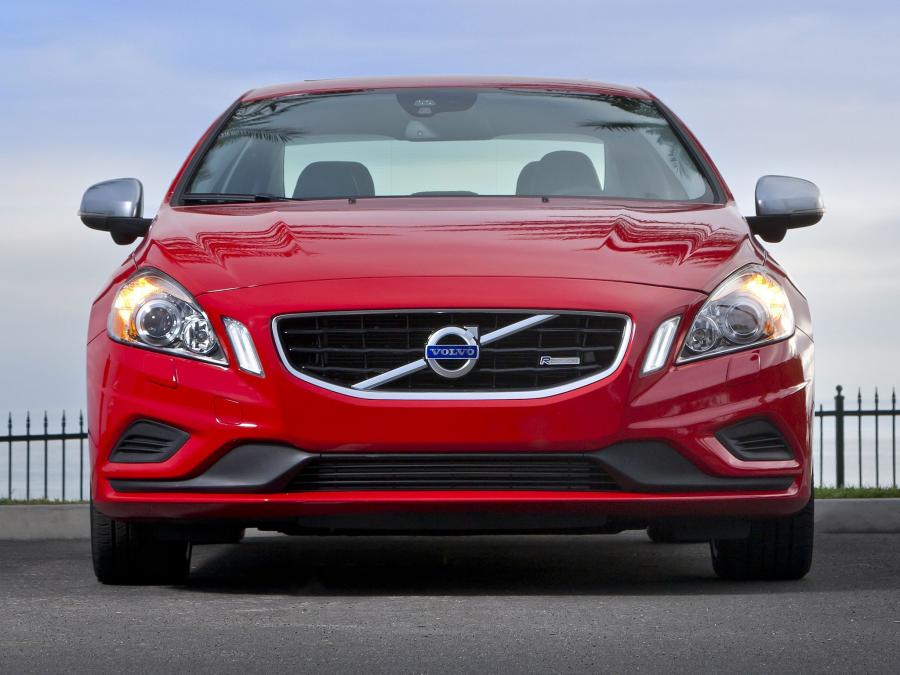  Volvo S60 R-Design 2010 года  (US) (фото 6 из 11)